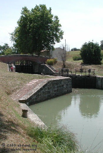 Lock gates and bridge at the Sanglier Lock
