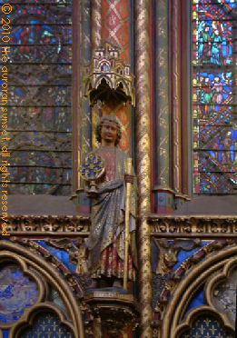 One of the twelve statues of the apostles