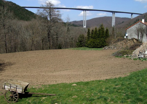 The Sioule viaduct on the A89. Image credit: structurae.de