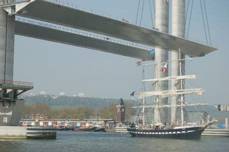 The tall ship, The Belem, passing under the Pont Gustave Flaubert in April 2007. Image credit: Pierre Albertini.