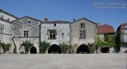 Monpazier market square, showing a variety of cornieres.