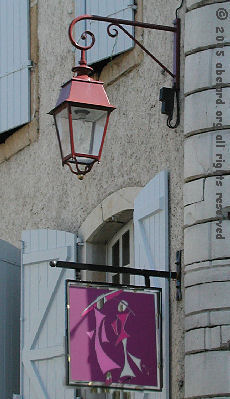 Shop sign in Navarrenx - fashion.
