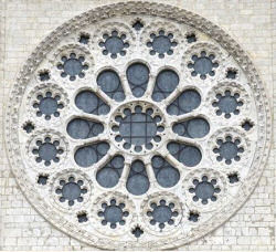 Chartres west rose,exterior