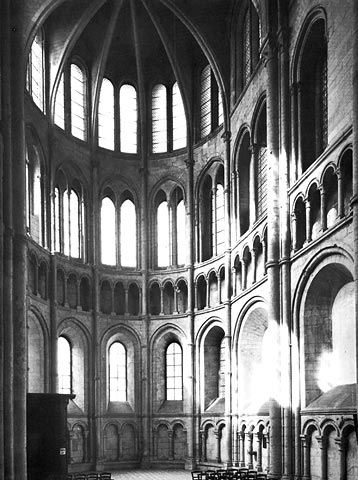 The South transept at Noyon, illustrating how the triforium here is below the tribune level.