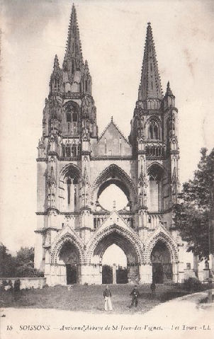 The West facade of the Abbey of Saint-Jean-des-Vignes, in  1910