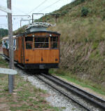 The little train of the Rhune approaching the passing point.